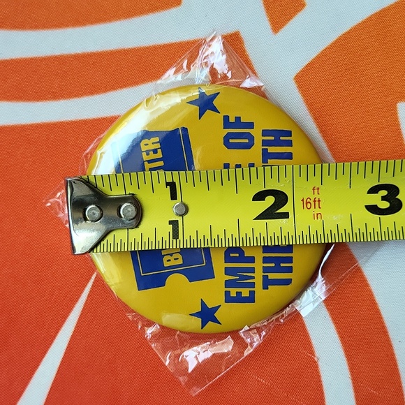 Blockbuster Employee of the Month novelty pin - Picture 4 of 4